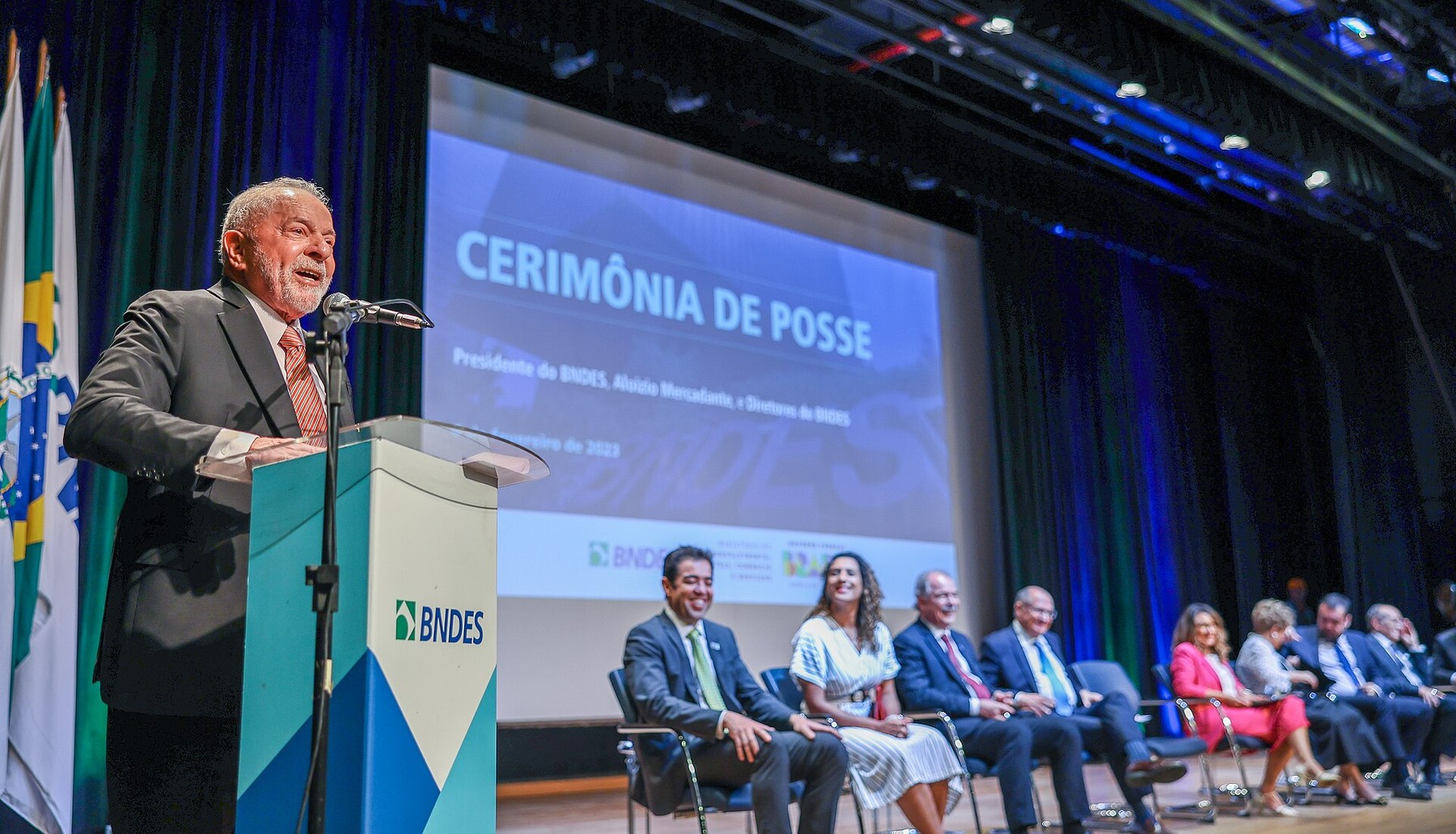 Capa do artigo BNDES eleva teto de financiamento a motoristas de app para R$ 200 mil