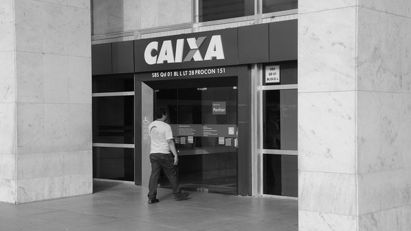 Fachada de agência da Caixa Econômica Federal