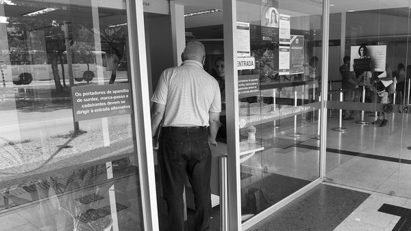 Fachada de agência do INSS