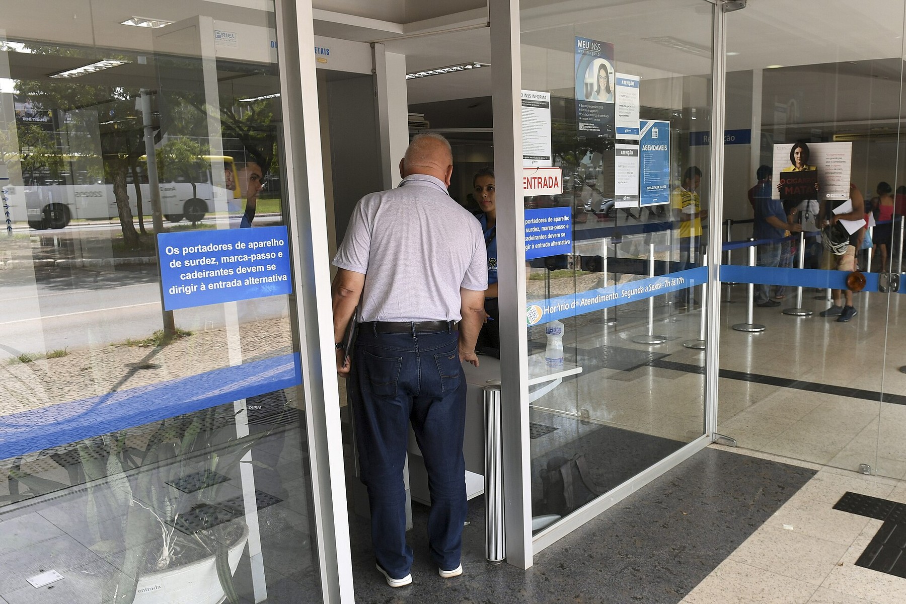 Fachada de agência do INSS