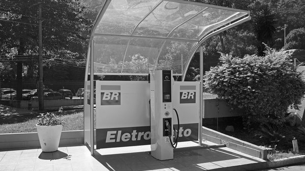 Capa do artigo Quanto Custa Manter um Carro Elétrico?, por Adriano Jose Reis Martins