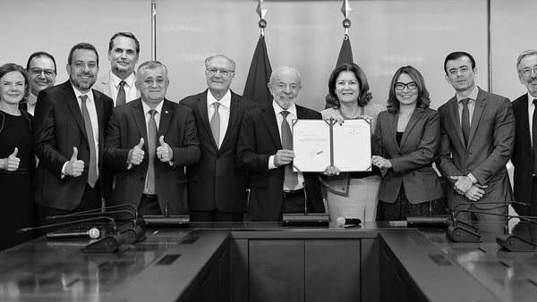 Capa do artigo Senado aprova fim da "taxa das blusinhas" e isenção até US$ 50