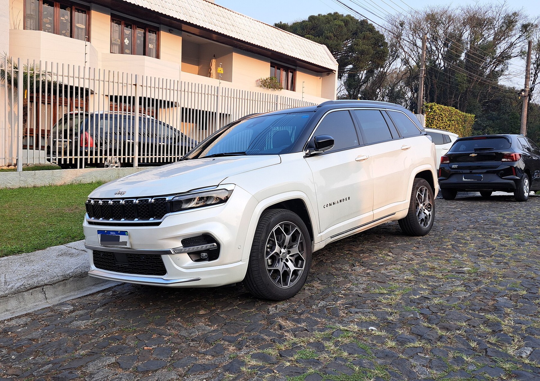 Capa do artigo Top 5 SUVs para Família Grande, por Adriano Jose Reis Martins