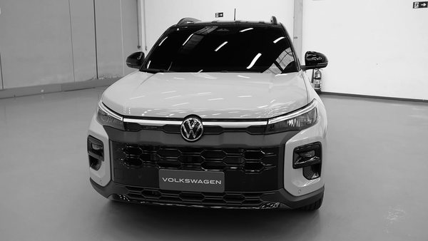 Capa do artigo Volkswagen Tukan é flagrada em versão cabine dupla de entrada com rodas de aço e calota…