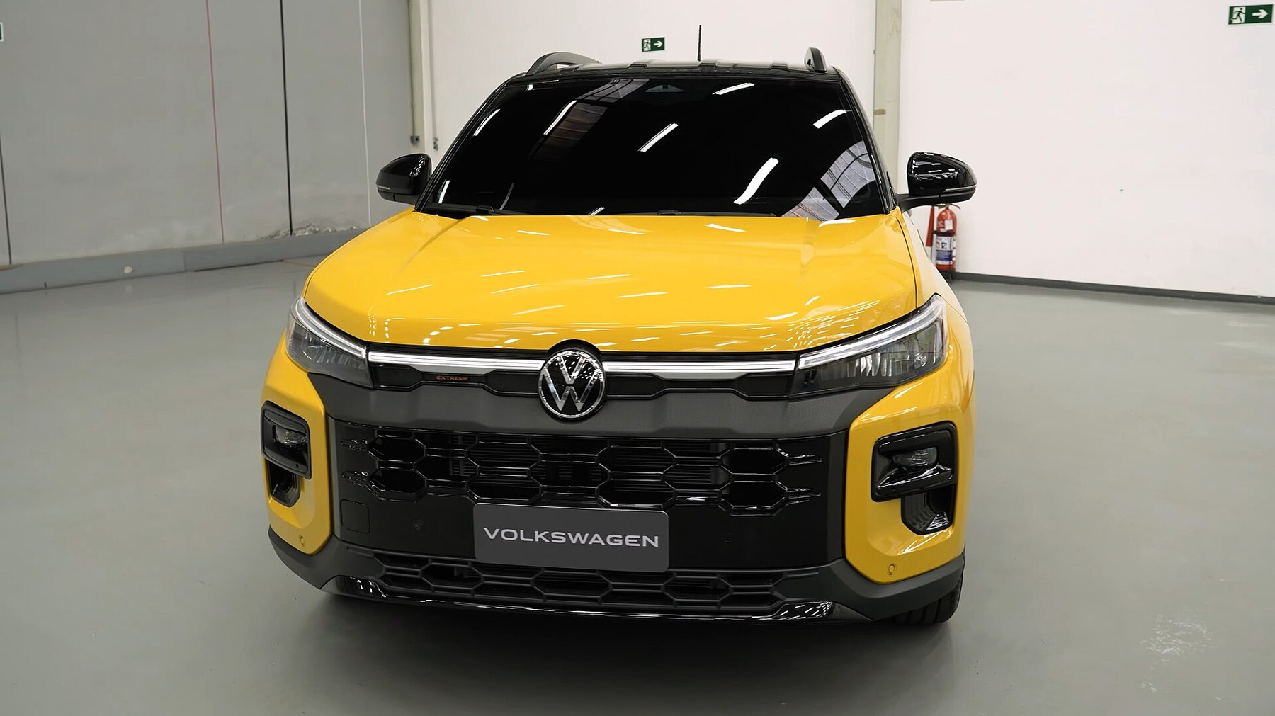 Capa do artigo Volkswagen Tukan é flagrada em versão cabine dupla de entrada com rodas de aço e calota…