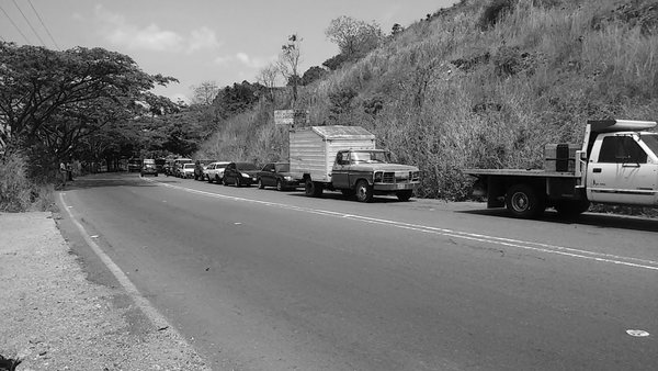Capa do artigo Americanos enfrentam gasolina recorde no feriado do Dia do Trabalho