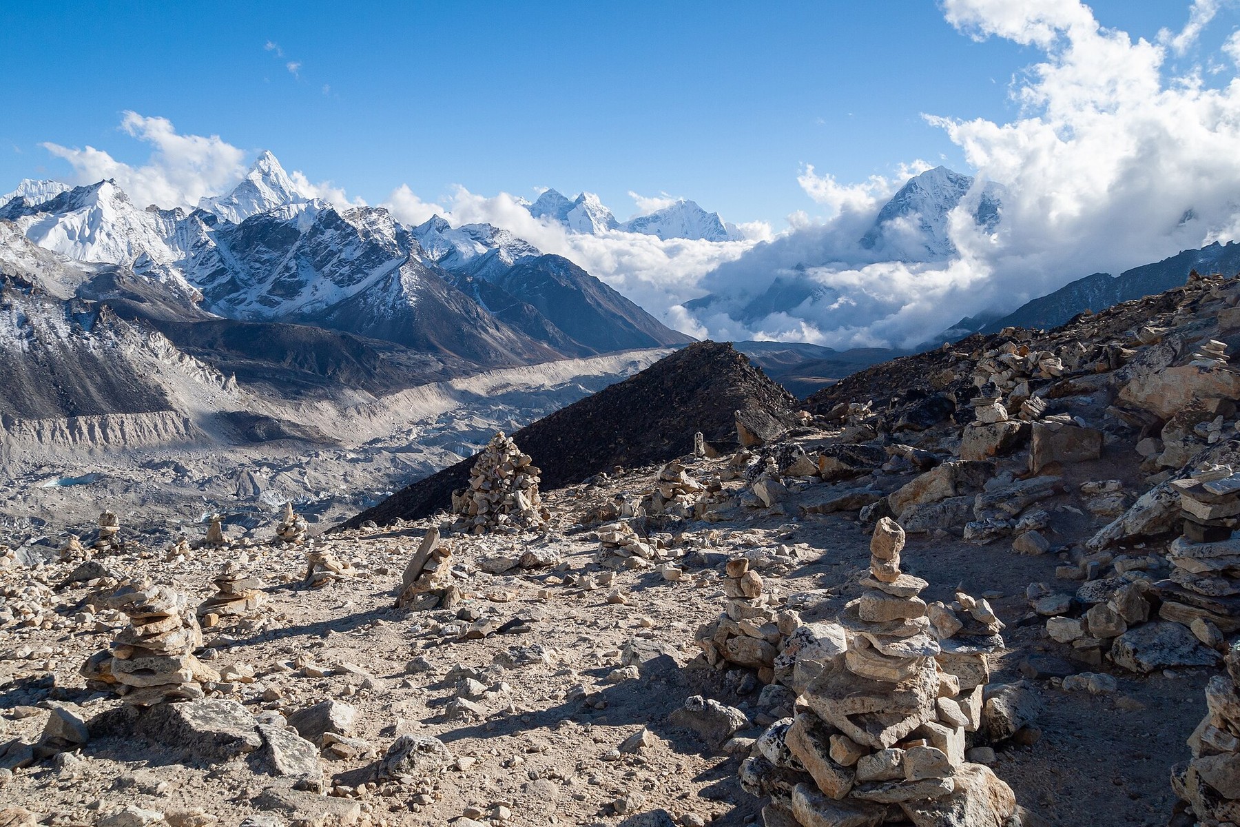 Capa do artigo Enchente glacial no Himalaia deixa 1.318 mortos e 5.624 desaparecidos entre Nepal e Tibete
