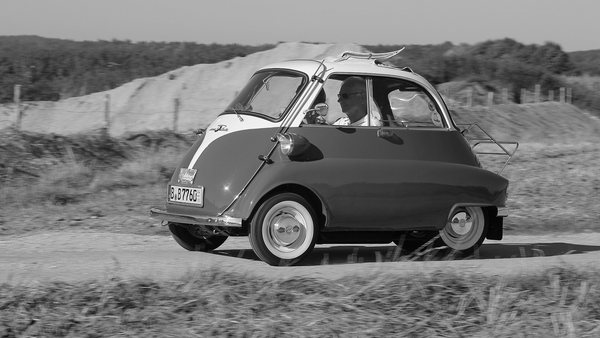 Capa do artigo Romi-Isetta, o primeiro carro brasileiro, faz 70 anos com festa em Santa Bárbara d'Oeste