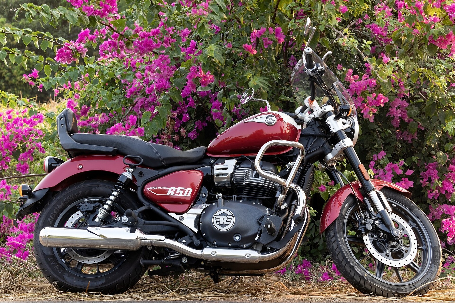Capa do artigo Royal Enfield ressuscita a Himalayan original como Himalayan 440