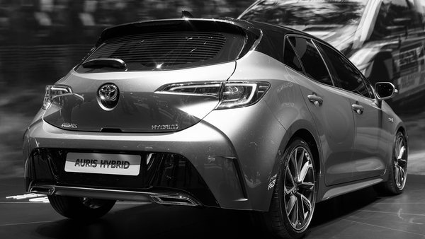 Capa do artigo Toyota Yaris Cross XR cai para R$ 127.490 em venda direta e fica a R$ 7.500 do Jeep Ave…